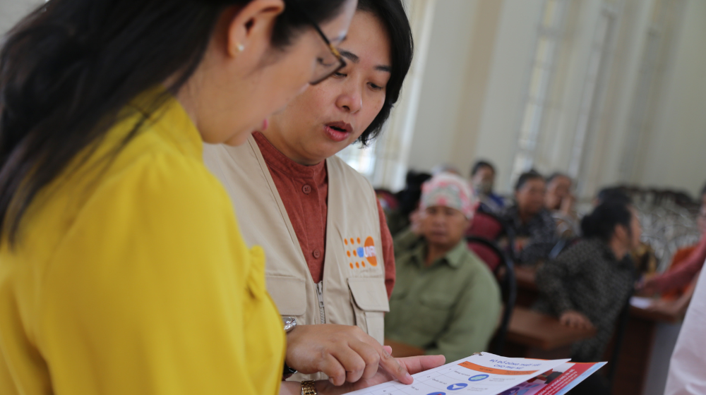 UNFPA officer introduces hotline of Anh Duong House 