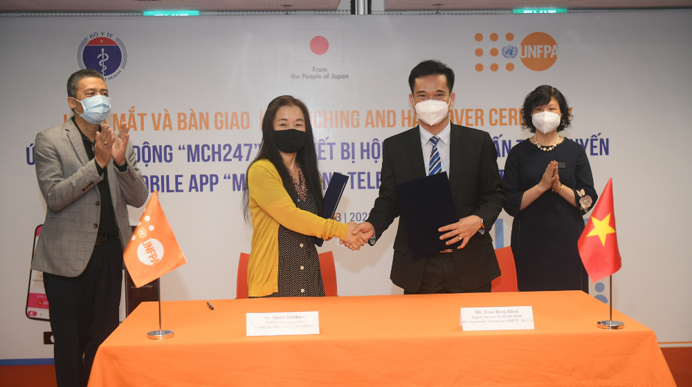 UNFPA Vietnam | Launch of mobile app “MCH247” and the handover of ...