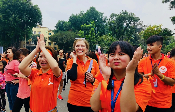 Bà Astrid Bant, Trưởng Đại diện UNFPA tại Việt Nam trong Ngày hội "Bước nhảy yêu thương"