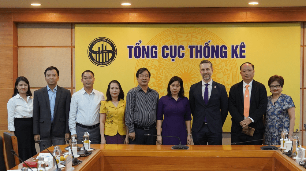 Mr. Matt Jackson's Courtesy visit to Dr. Nguyen Thi Huong, Director General, General Statistics Office