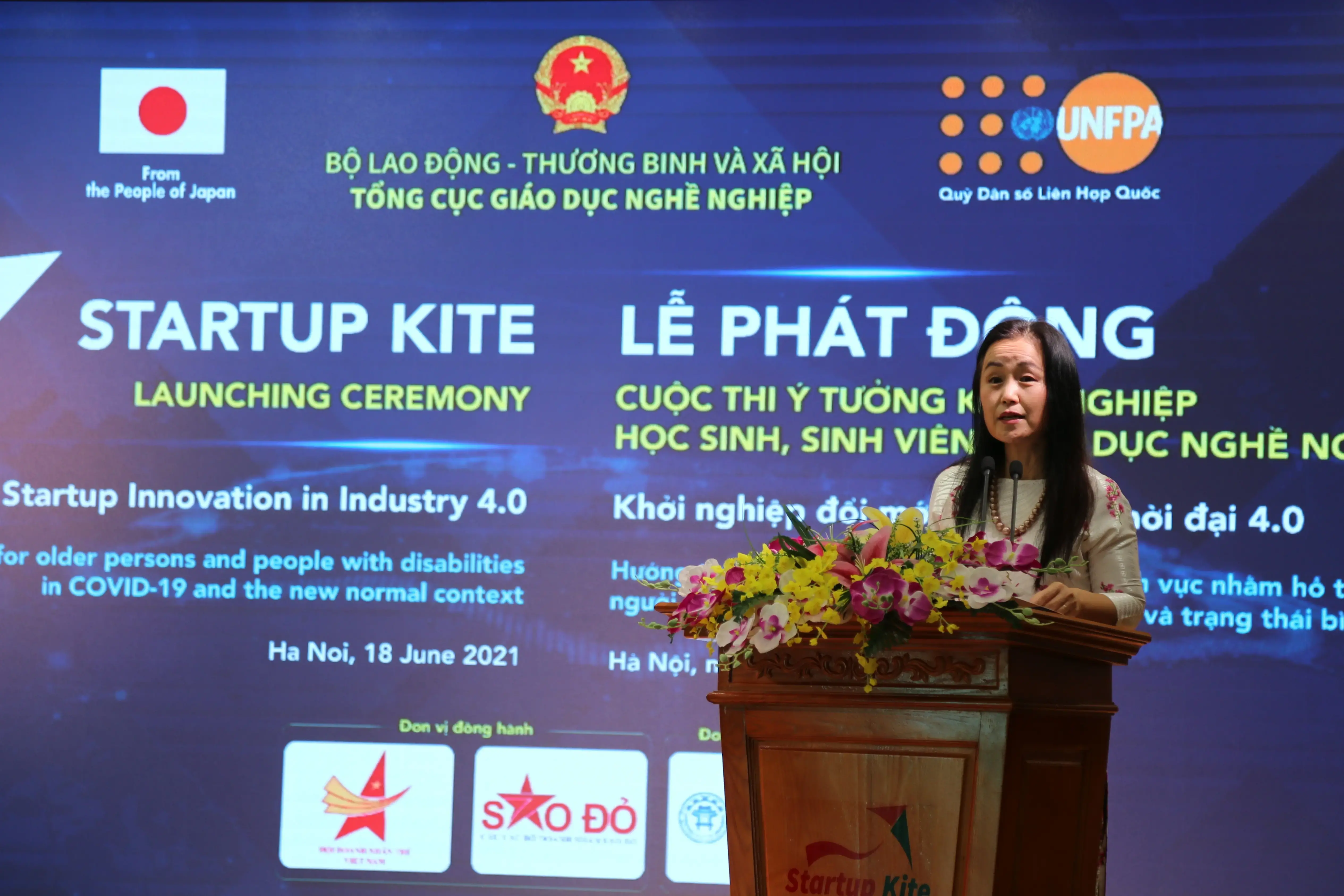 Khởi nghiệp đổi mới sáng tạo cho học sinh, sinh viên thời đại 4.0 hỗ trợ người cao tuổi và người khuyết tật tại Việt Nam. 