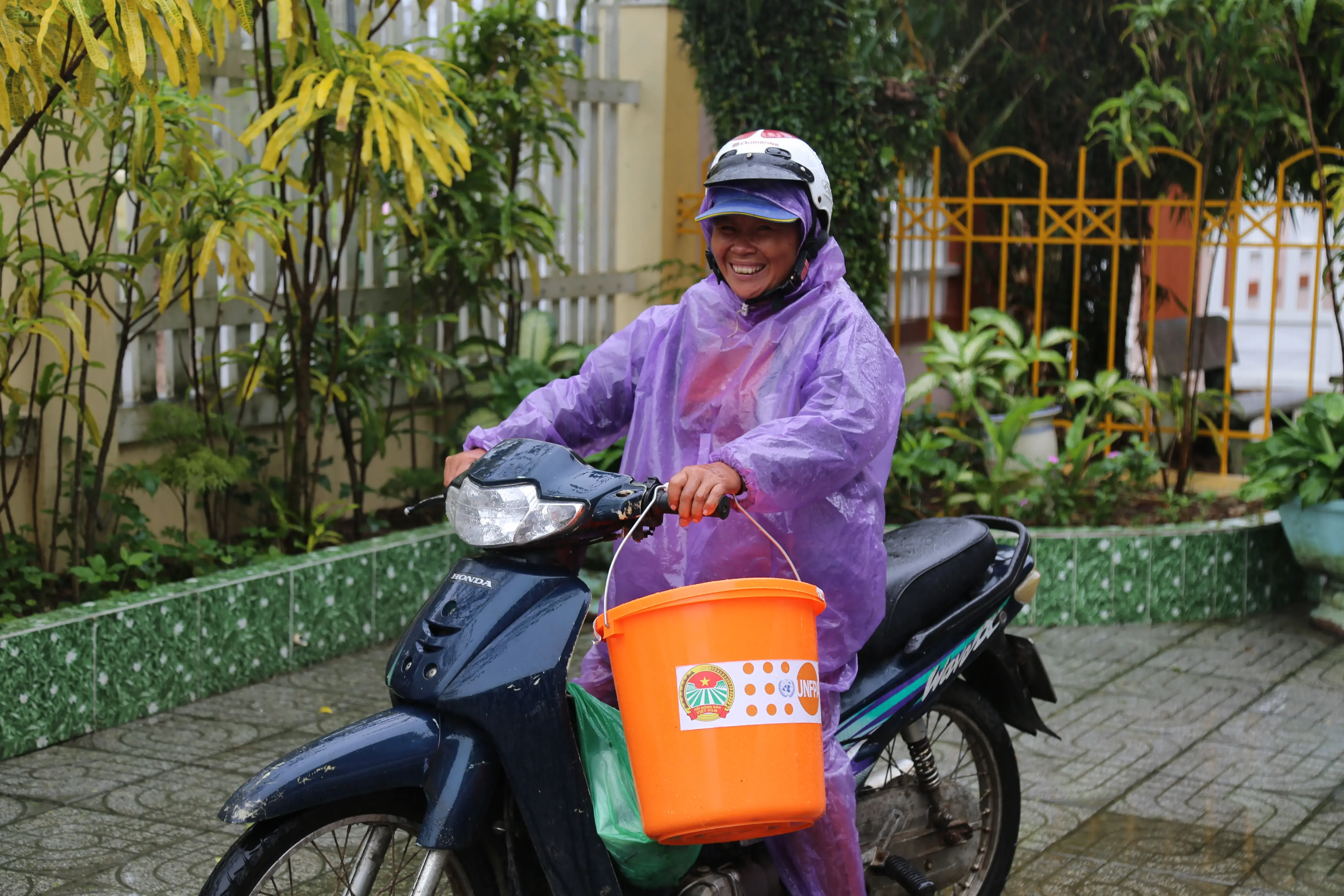 UNFPA tăng thêm ngân sách hỗ trợ phụ nữ và trẻ em gái bị ảnh hưởng bởi lũ lụt tại các tỉnh miền Trung của Việt Nam