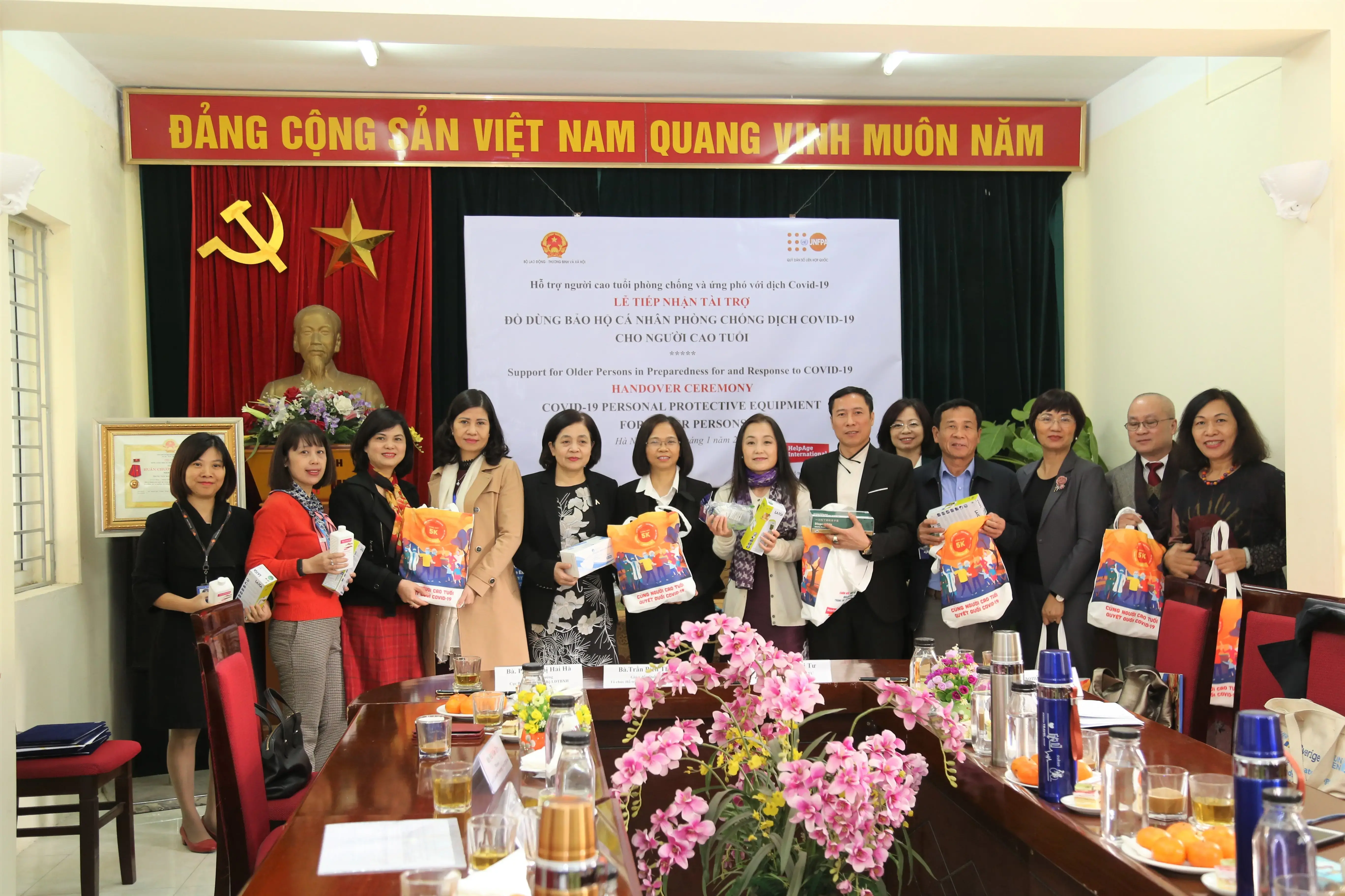 UNFPA in Viet Nam provides Personal Protective Equipment to support older persons in COVID-19 context